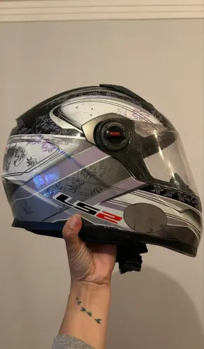 Capacete feminino LS2