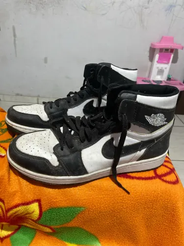 Tênis jordan preto com branco