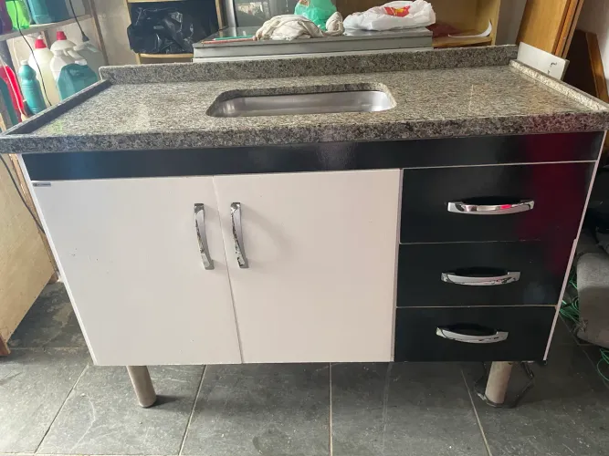Gabinete com pia completo
