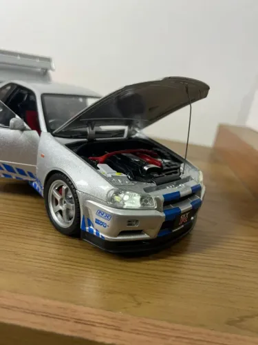 Carro para colecionador esse é original do filme com todos os detalhes , maior que tem !!