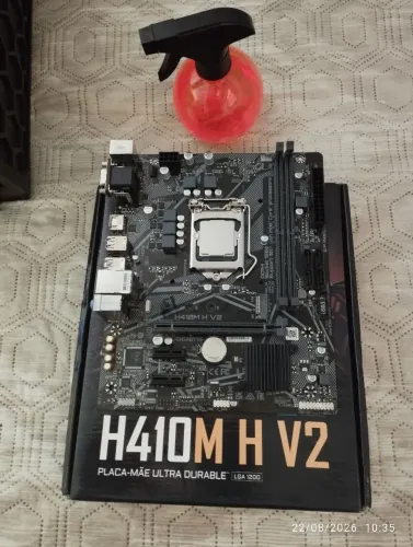 Placa-Mãe Gigabyte + i5-10400F
