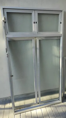 Duas Janelas de alumínio com vidros