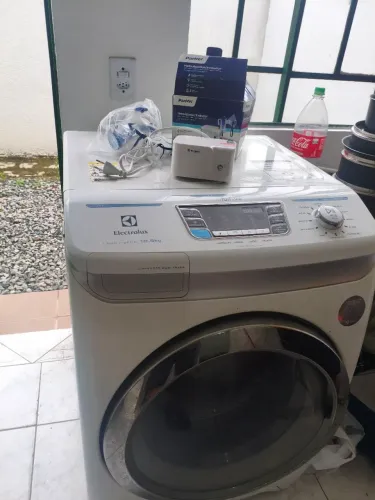 Máquina de lavar lava e seca