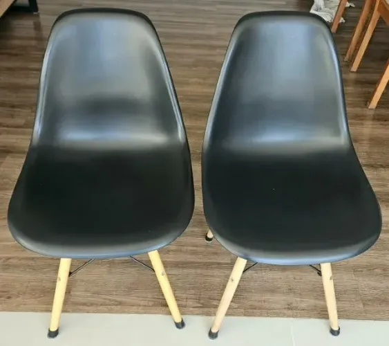 Cadeiras modelo Eames Eiffel