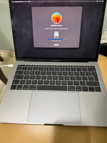 MacBook Pro 2017 13 i5 8GB 128SSD iPhone
