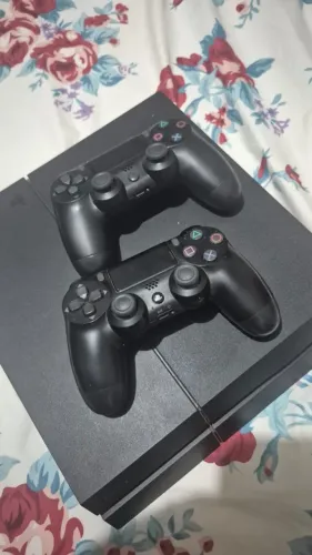 PlayStation 4 Fat 500GB + 2 Controles + Vários Jogos Digitais