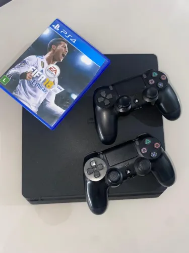 Ps4 com um jogo e dois controle