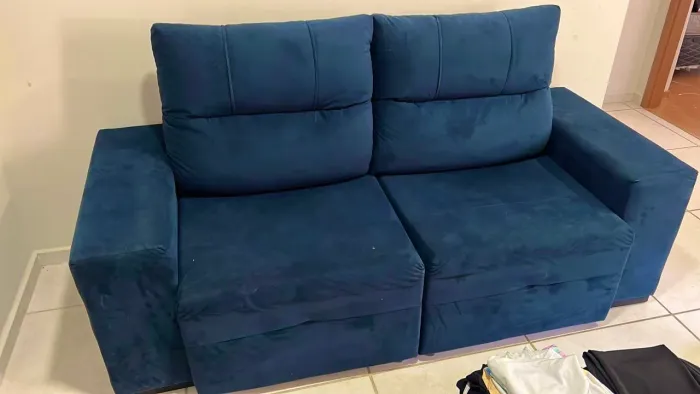 Sofá azul marinho?