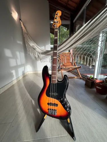 Baixo Fender Jazz Bass