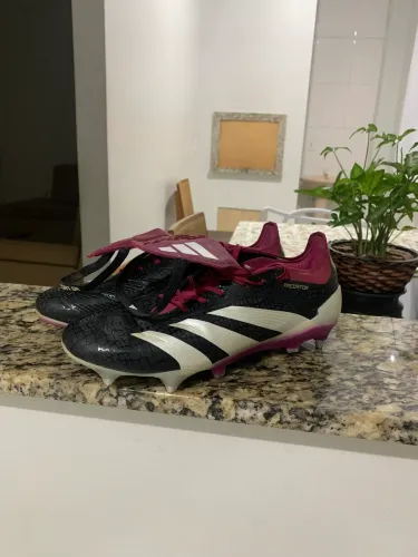 Chuteira Adidas Predator Campo