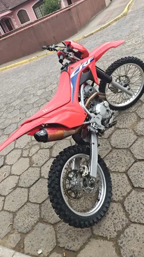 Moto de único dono dóis pneu zero relação Nova