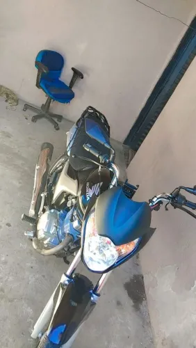 Vendo uma moto