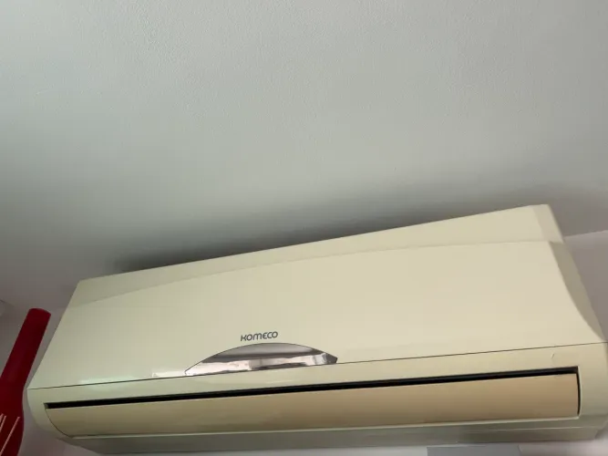Ar-condicionado Komeco KOS 18 FC 3HX tipo split de 18.000 BTUs