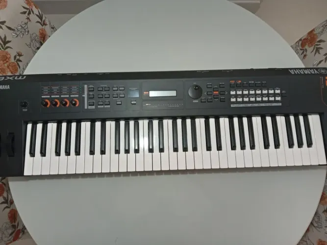 Teclado Yamaha MX61 