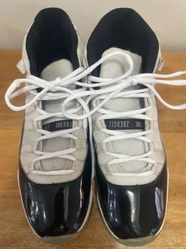 Nike Air Jordan 11 Retro Concord.