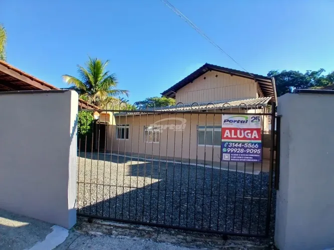 Casa disponível para locação no bairro Do Salto em Blumenau.