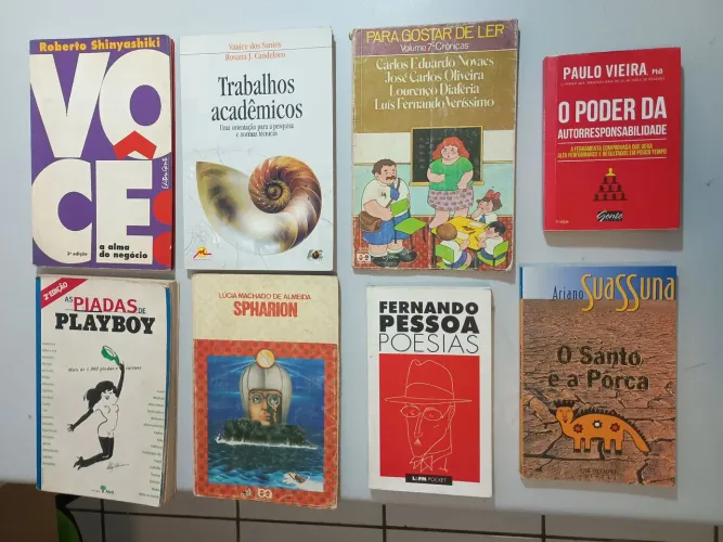 Livros diversos desapegando