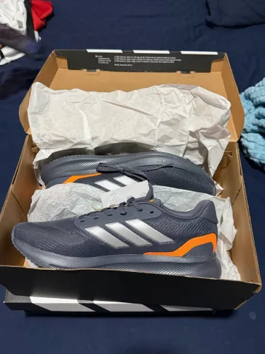Tênis adidas original pontuação 41 na promoção