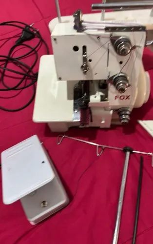 Máquina overloque portátil