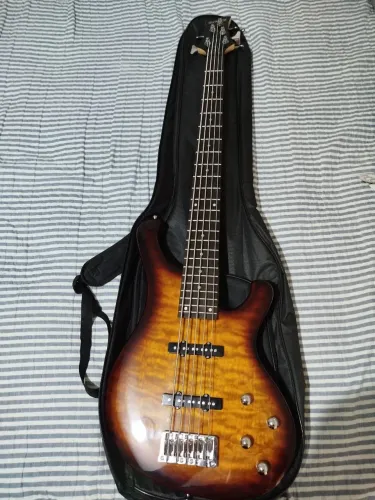 Baixo 5 cordas Ativo Strinberg SAB500 Super Novo