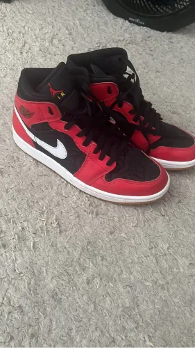 TÊNIS AIR JORDAN NIKE MID TAM 40