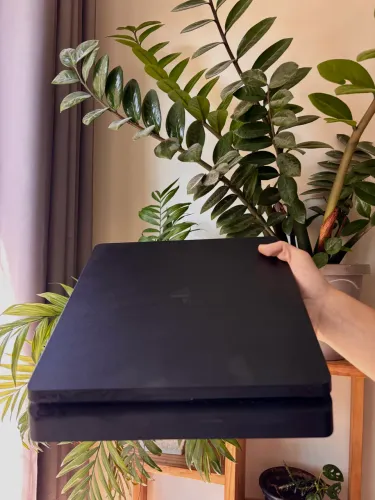 PlayStation 4 + Controle Original (Com Defeito / Para conserto ou retirada de peças)