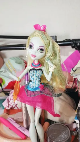 Monster high Lagoona Blue Petit poa quase completa, leiam a descrição!