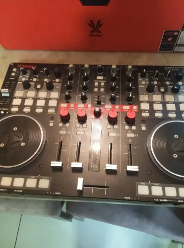 Controladora vestax VCI 400 Serato DJ virtual DJ e Traktor 