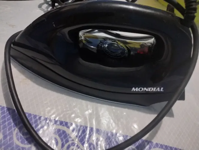 Ferro a seco de passar roupas ,modelo: Mondial , potência 1200w