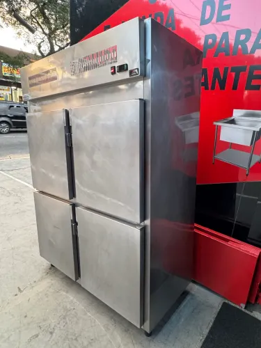 VENDO UMA GELADEIRA 4 PORTAS AR FORÇADO BUZON SEMI NOVA