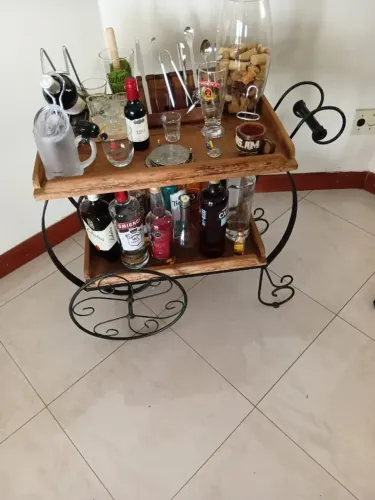 Carrinho de Bar em Madeira e Ferro