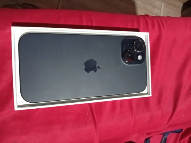 iPhone 15 black