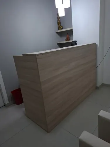 Móveis seminovos de recepção para escritório