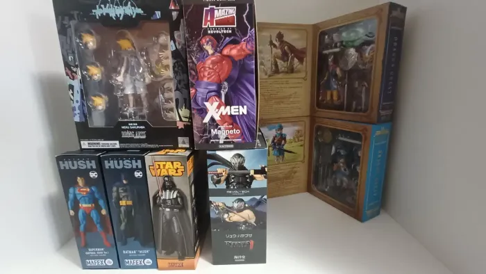 Figuras Bring Arts, mafex e blokees