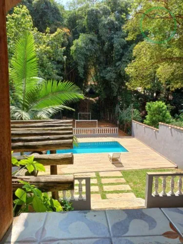 Chácara à Venda 1.450 m² de Natureza, Conforto e Privacidade 694 m² construídos | 3 resid
