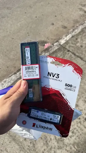 Memória RAM 16GB DDR4 Kingston (3200 MHz)