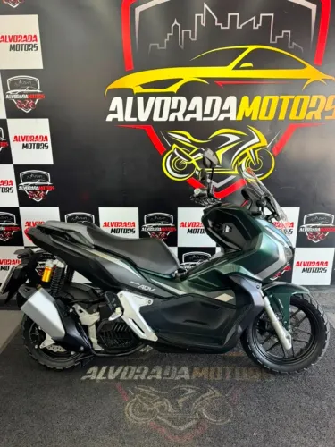 Honda Adv 150 2023/2024 20.685 km. Já emplacada e à pronta entrega