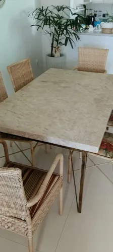 Mesa de jantar em mármore e ferro com 6 cadeiras