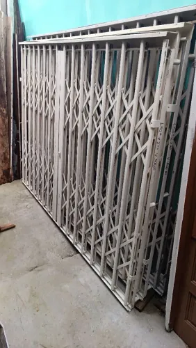 Pantográficas de janela vários tamanhos 450.00 CADA VENDE-SE