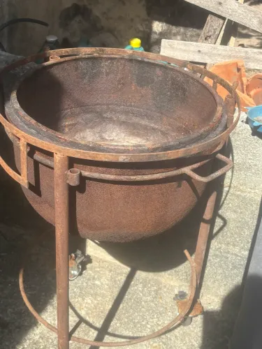 Vende se churrasqueira  com rodinha 