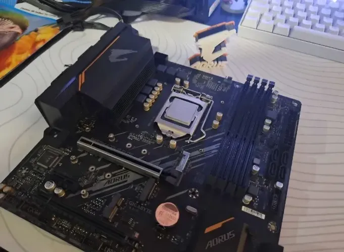 Kit Intel I7 10700 + B460m Aorus Elite + 16gb Ram (2x8gb)+ m.2 256 Kingston+ Brinde