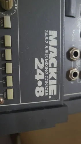 Mesa de Som - MACKIE 8-BUS MIXING CONSOLE 24.8 (24 CANAIS)