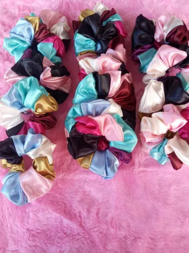Vendo scrunchies de cetim