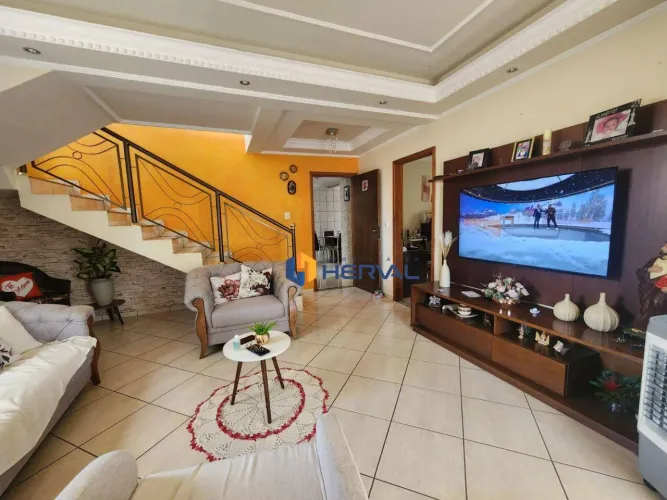 Sobrado com 5 quartos à venda, 235 m² por R$ 850.000 - Vila Morangueira - Maringá/PR