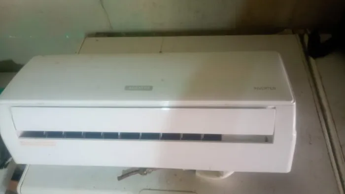 Ar condicionado split usado apenas uma vez