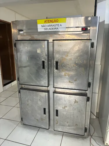 Geladeira industrial 4 portas 
