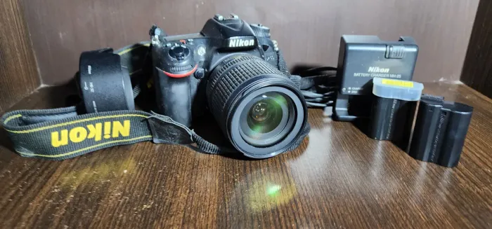 Câmera Nikon D7100 Profissional + 2 Baterias e lente | Bom estado