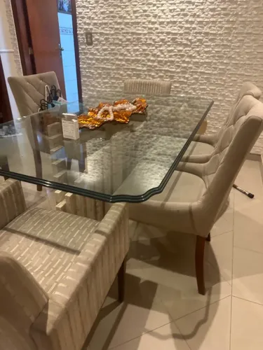 Mesa de jantar com pés em mármore travertino