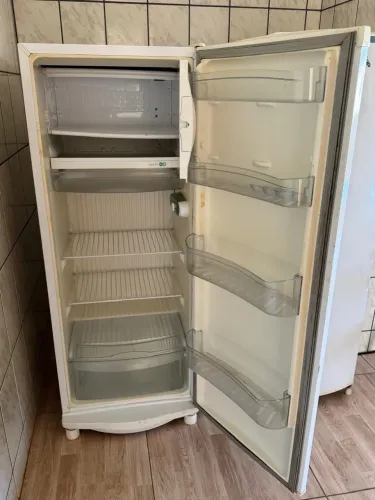 Geladeira cônsul em ótimo estado