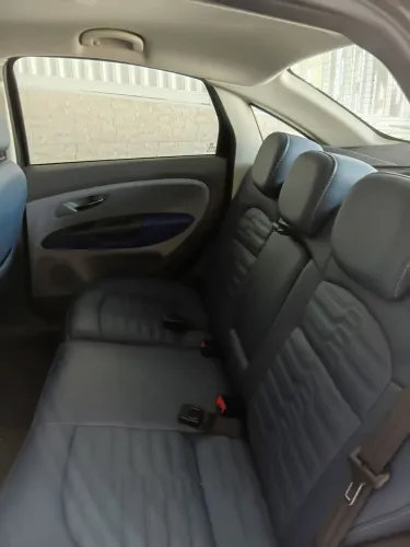 Fiat Linea Essence Dualogic 1.8 Flex 16V 4P 2013